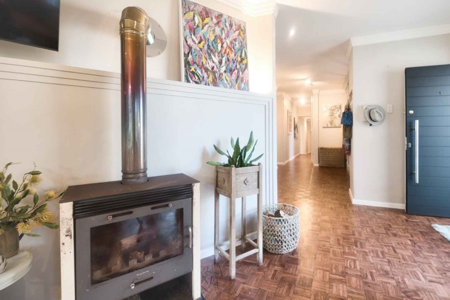 6 Bedroom Property for Sale in Northcliff Western Cape